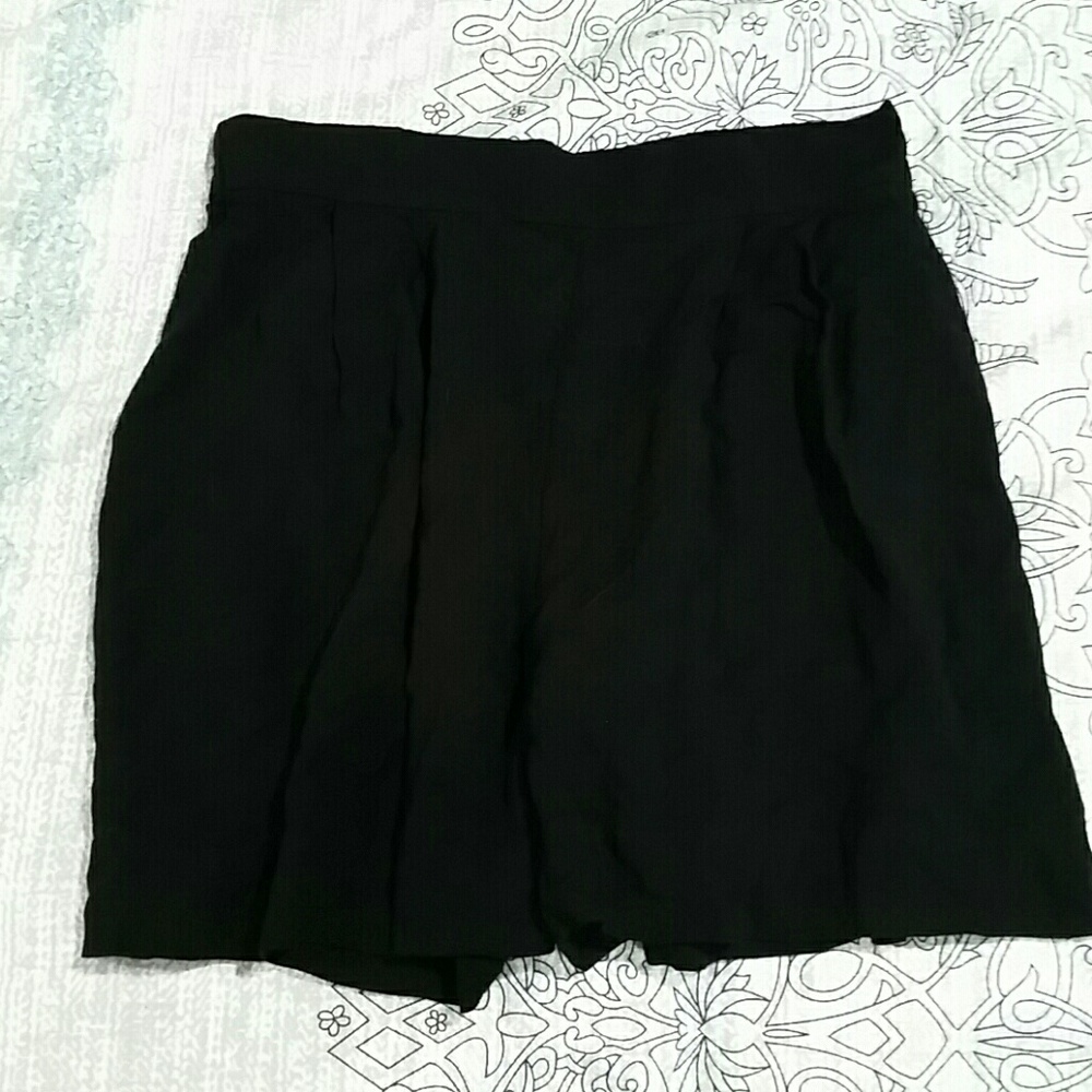 Black H&M shorts